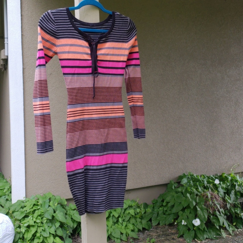 Very flattering striped dress tie up neckline
